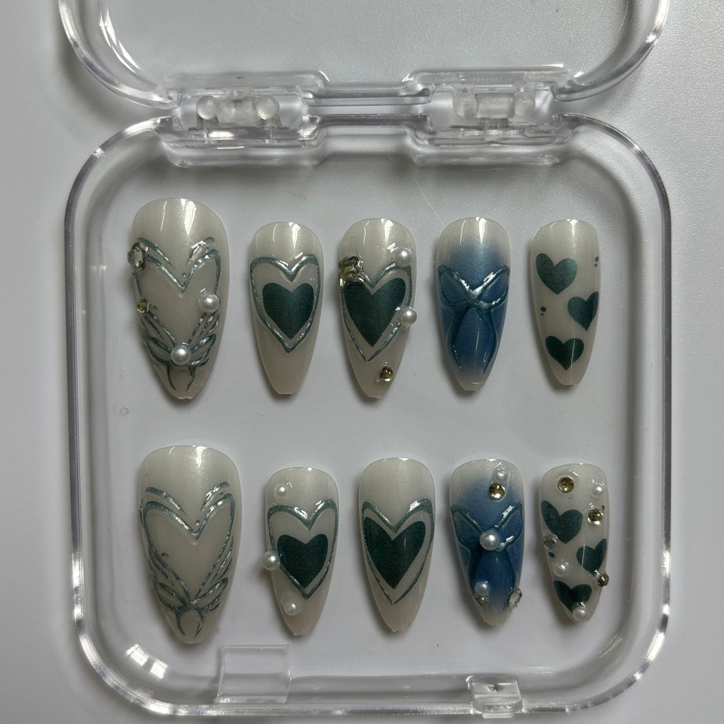 Romantic Sage & Teal Hearts Press-On Nails - Silver Chain Pearl Luxury Set (Size M)
