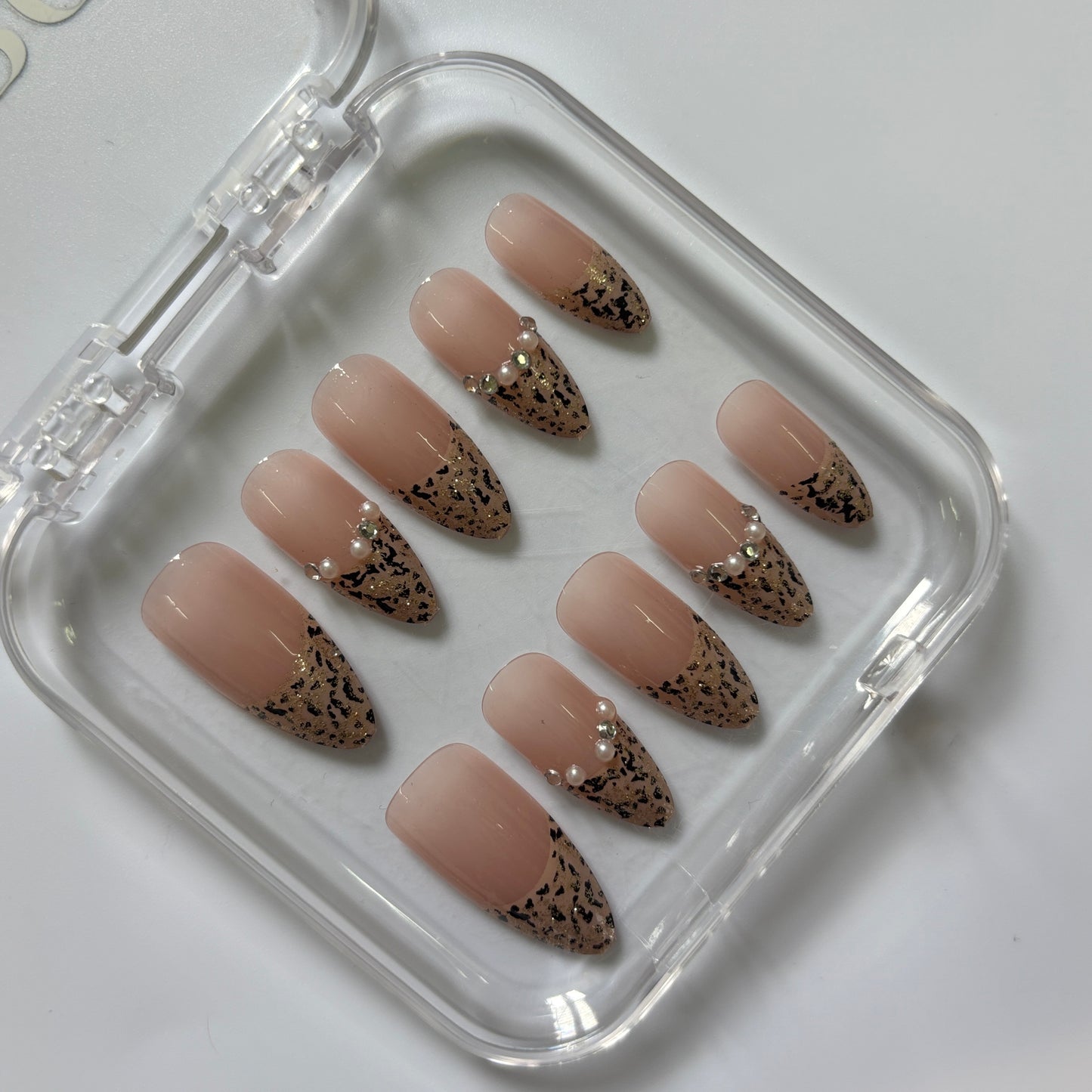 Chic Leopard  Press-On Nails - Nude Pearl Luxury Set (Size M)