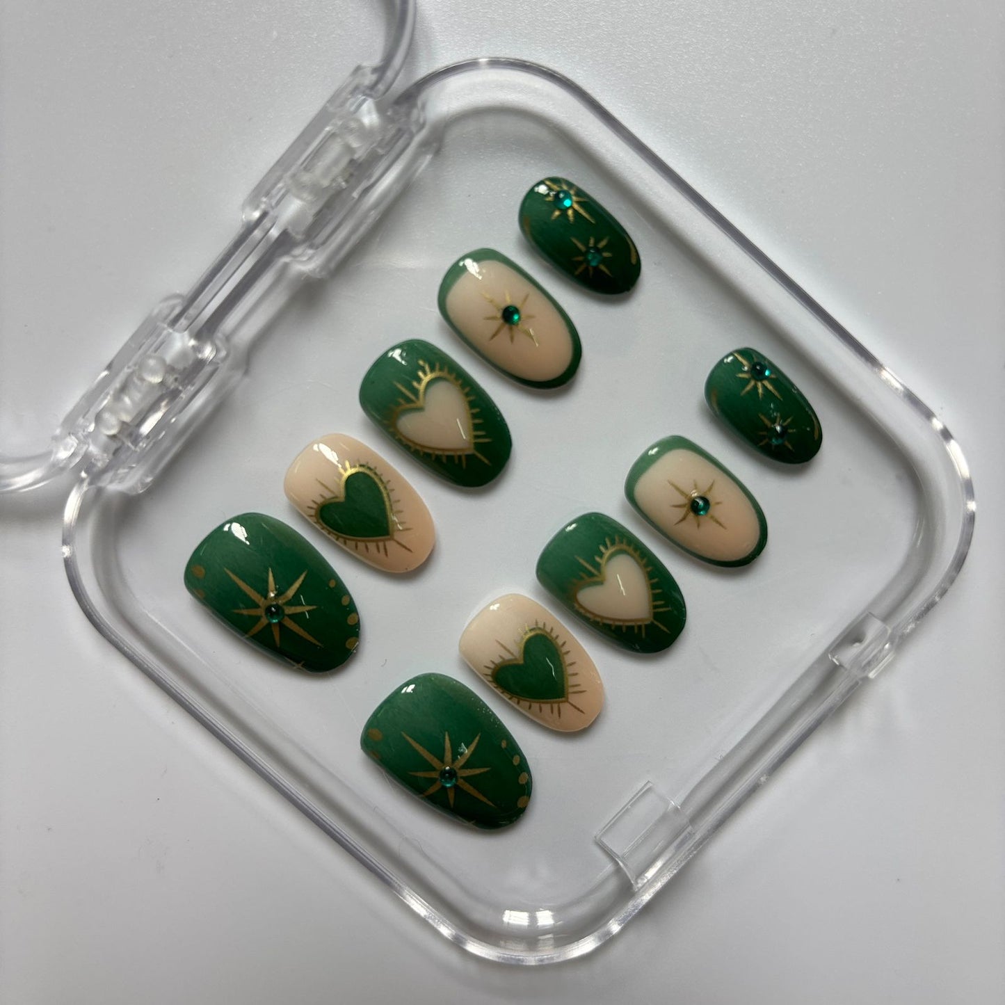 Elegant Emerald Hearts & Stars Press-On Nails - Nude Gold Line Art Luxury Set (Size M)