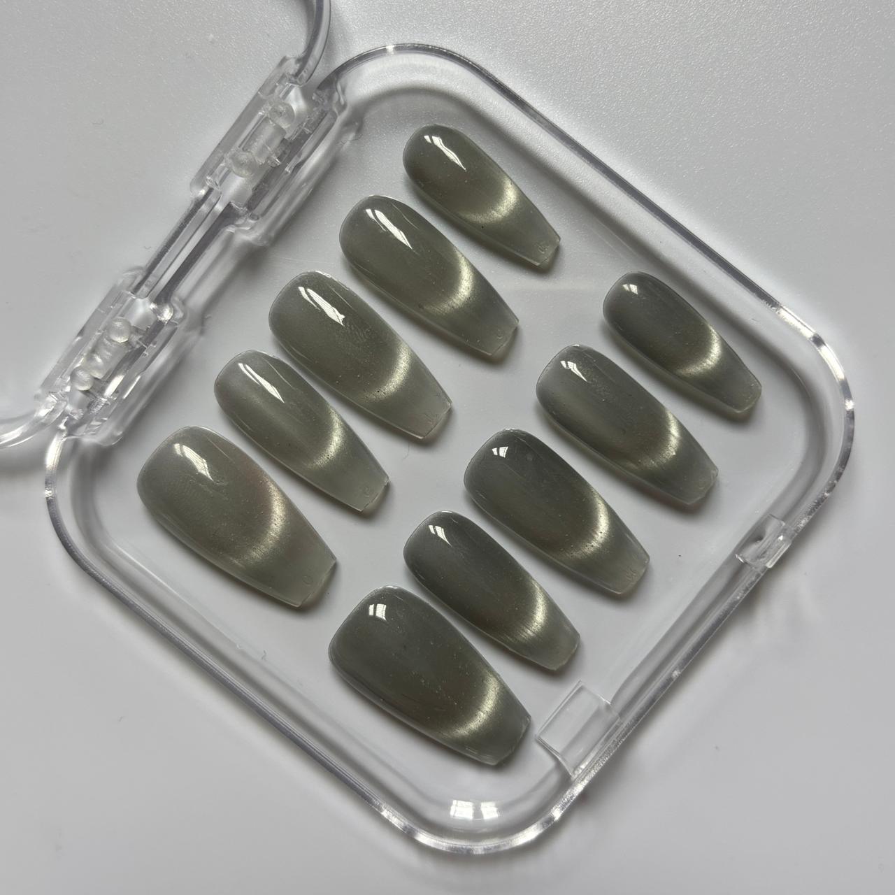 Sophisticated Olive Cat Eye Press-On Nails - Magnetic Effect Luxury Set (Size L)
