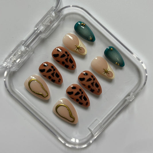 Wild Leopard & Emerald Press-On Nails - Gold Spider Accent Luxury Set (Size M)