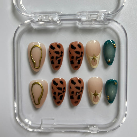 Wild Leopard & Emerald Press-On Nails - Gold Spider Accent Luxury Set (Size M)