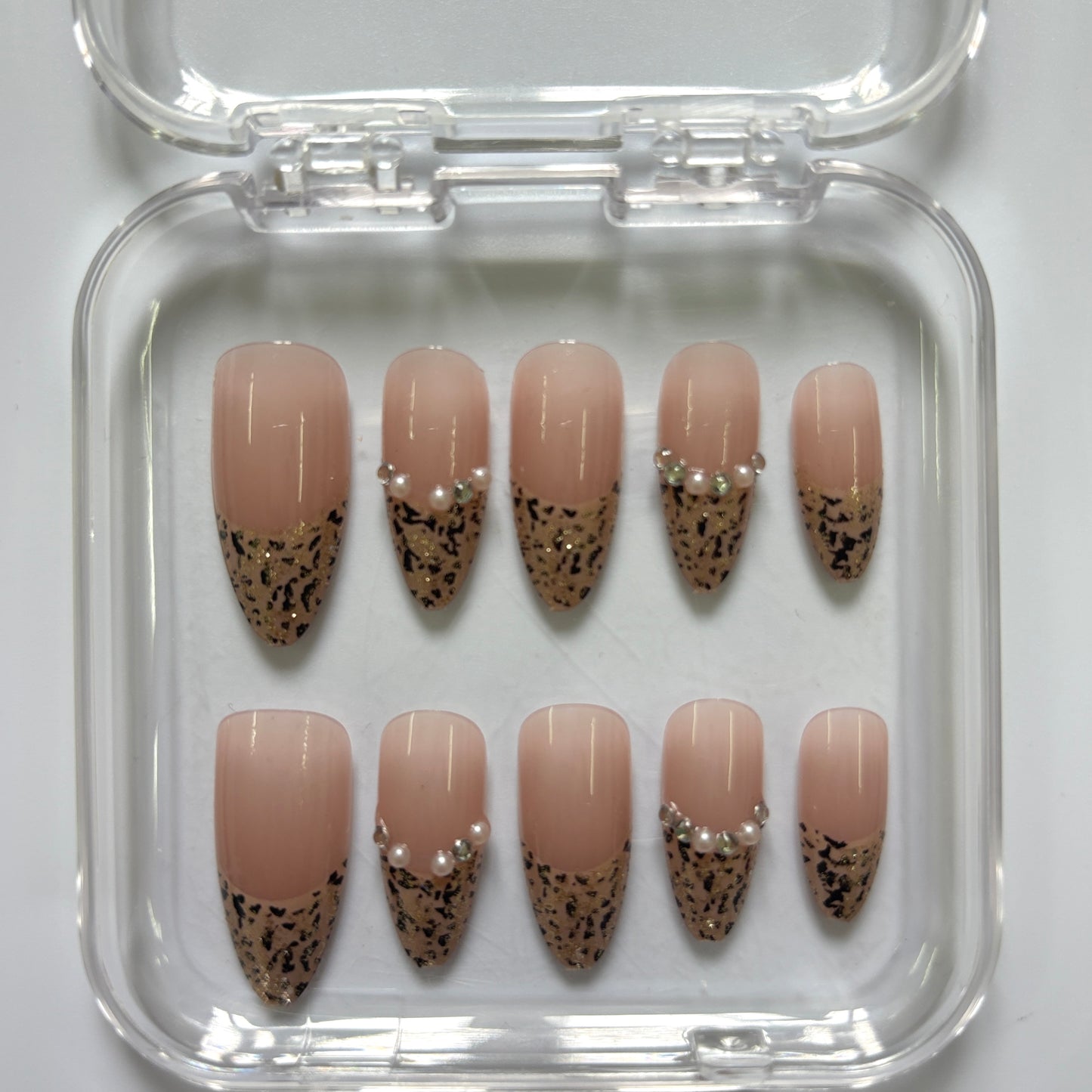 Chic Leopard  Press-On Nails - Nude Pearl Luxury Set (Size M)