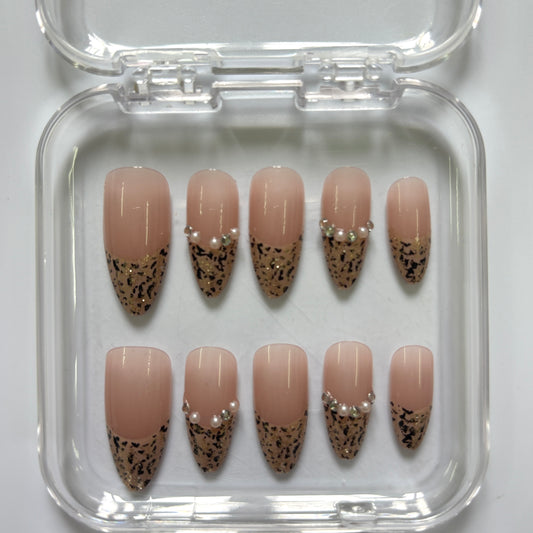 Chic Leopard  Press-On Nails - Nude Pearl Luxury Set (Size M)