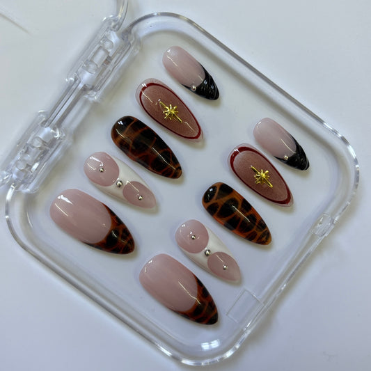 Chic Tortoiseshell Press-On Nails - Nude Burgundy Outline Gold Star Luxury Set (Size M)