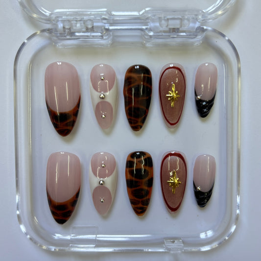 Chic Tortoiseshell Press-On Nails - Nude Burgundy Outline Gold Star Luxury Set (Size M)